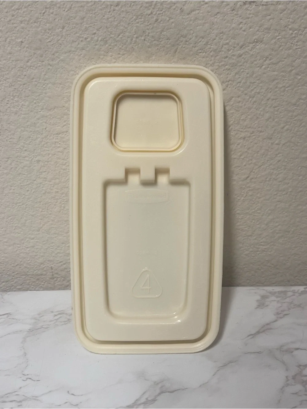 Rubbermaid Food Storage Lid with Built-In Pour Spout